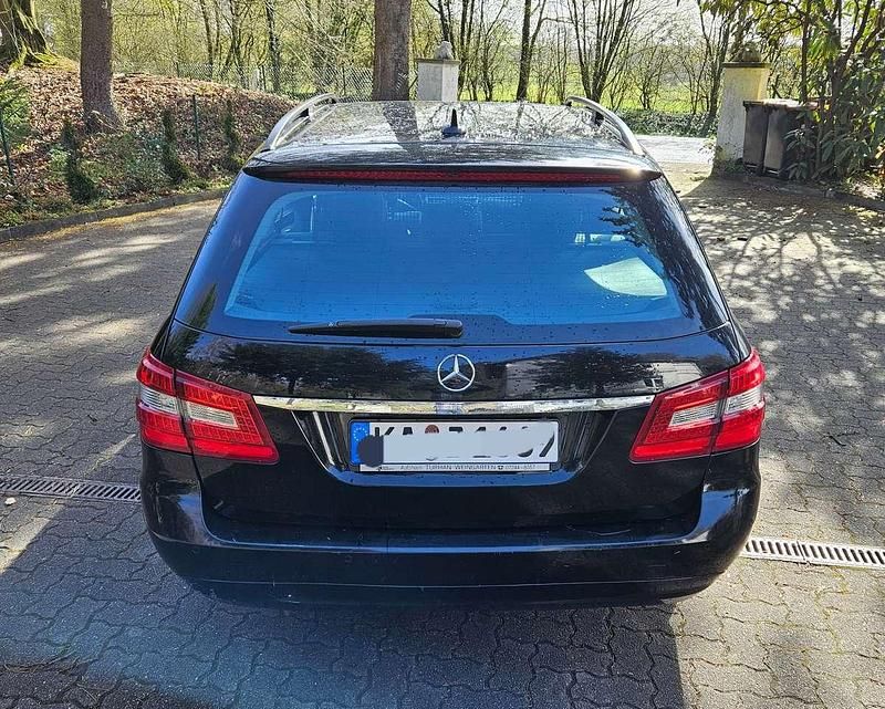 Gebraucht Mercedes E220 Elegance 170 PS (125 kW) 2011 Kombi