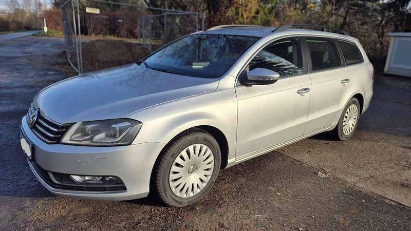 Silber Gebraucht 2011 VW Passat Comfortline Kombi | 5.500 € (Guter Preis) - Bild 1/4