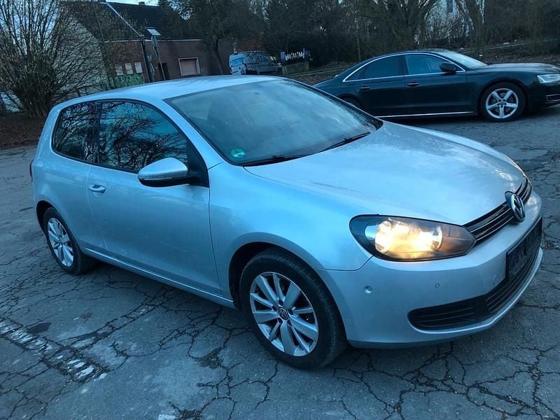 Gebraucht VW Golf VII 85 PS (62 kW) 2012 Silber Limousine