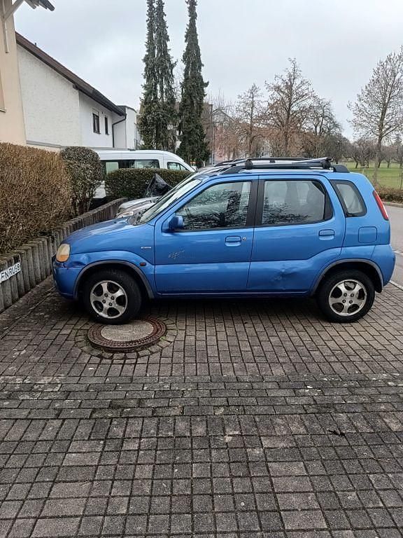 Second-hand Suzuki Ignis Club 83 CP (61 kW) 2004 Albastru Berlinǎ