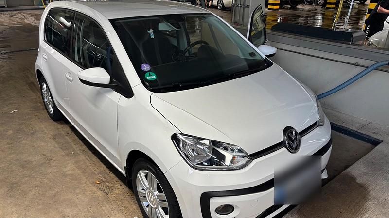 Weiß Gebraucht 2018 VW up! high up! Kleinwagen | 9.999 € (Fairer Preis) - Bild 1/4