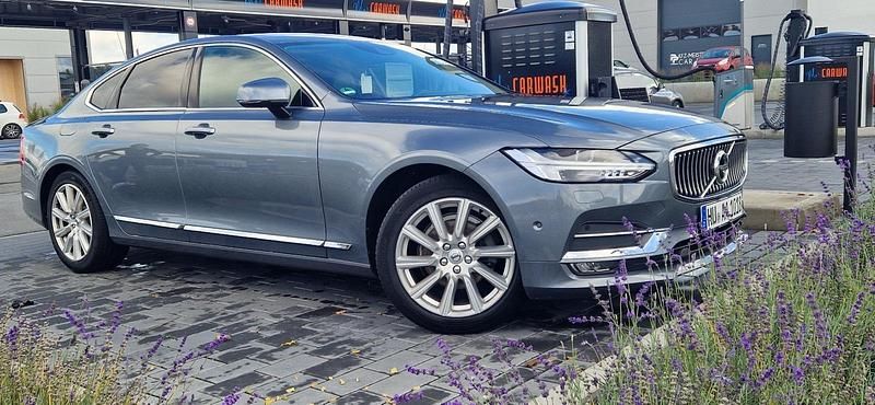 Grau Gebraucht 2018 Volvo S90 Inscription Limousine | 18.950 € (Fairer Preis) - Bild 1/4