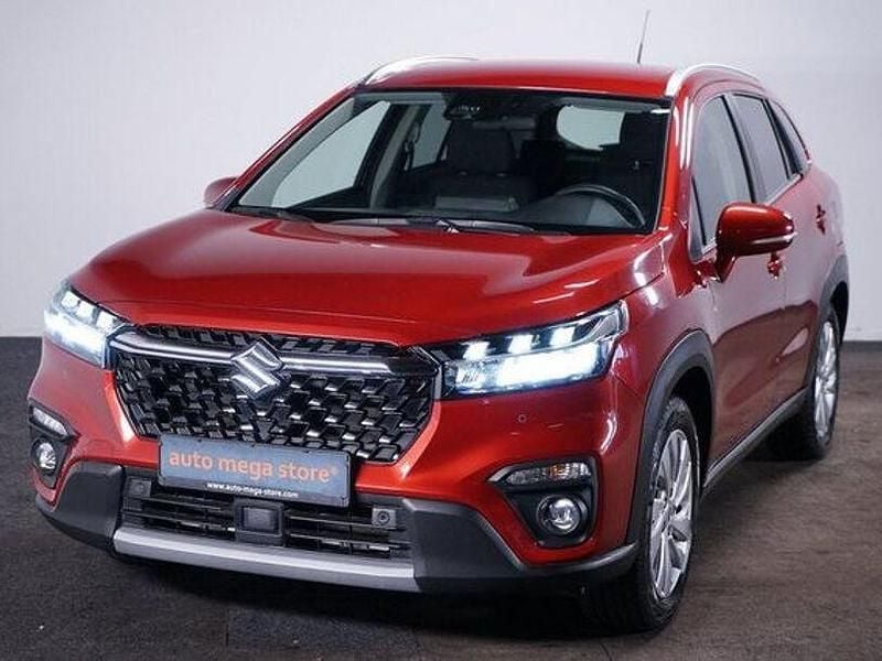 Energetic red Gebraucht 2023 Suzuki SX4 Comfort+ SUV | 19.449 € (Superpreis) - Bild 1/4