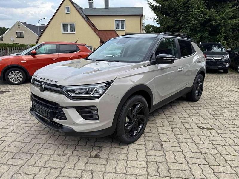 Neu KGM Korando 163 PS (119 kW) 2025 Latte greige metallic 2tone SUV
