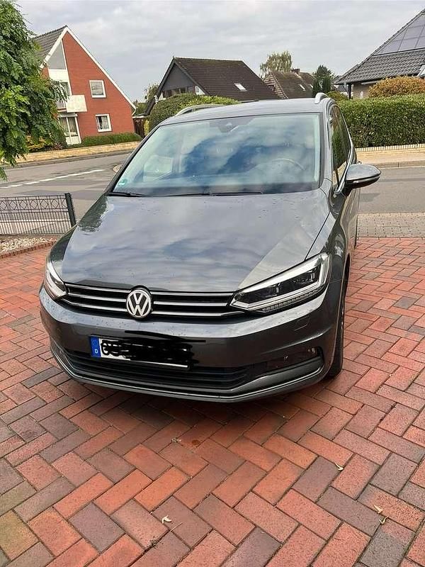 Grau Gebraucht 2018 VW Touran Highline Van / Kleinbus | 19.900 € (Superpreis) - Bild 1/4