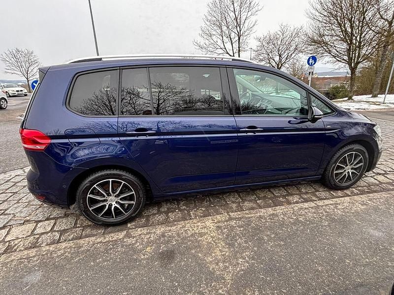 Gebraucht VW Touran Pro 118 PS (86 kW) 2019 Blau Van / Kleinbus
