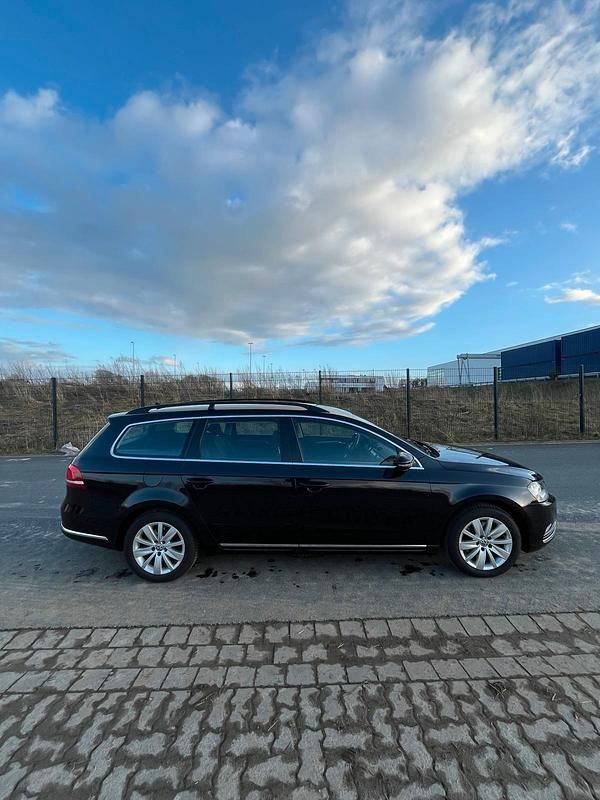 Gebraucht VW Passat 140 PS (102 kW) 2012 Schwarz Kombi