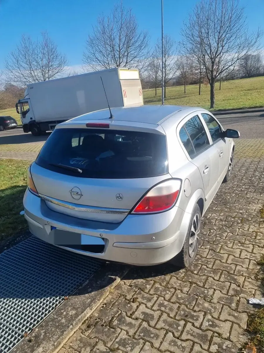 Gebraucht Opel Astra 105 PS (77 kW) 2005 Silber Kleinwagen