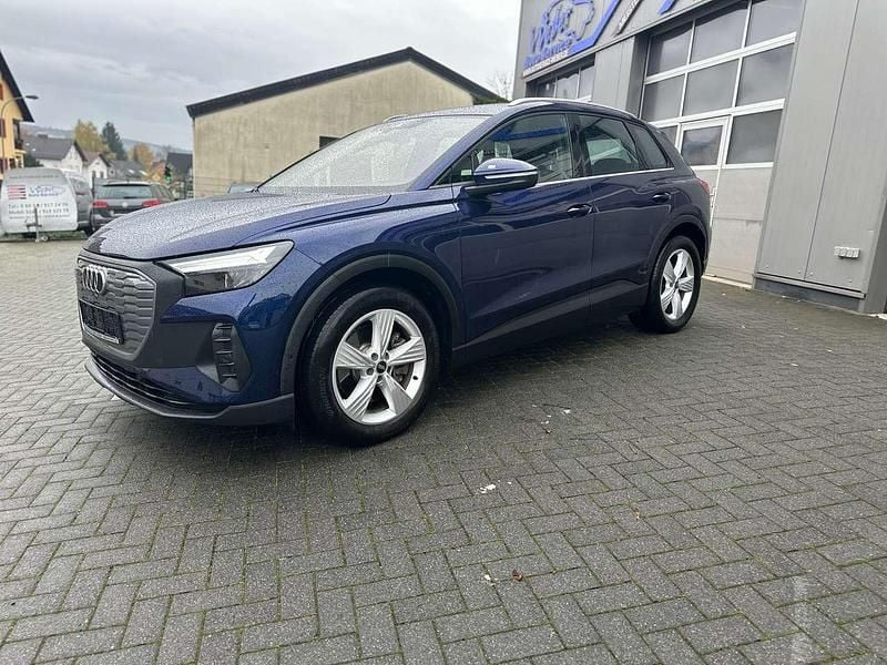 Gebraucht Audi Q4 e-tron Basis 150 kW (204 PS) 2023 Navarrablau SUV