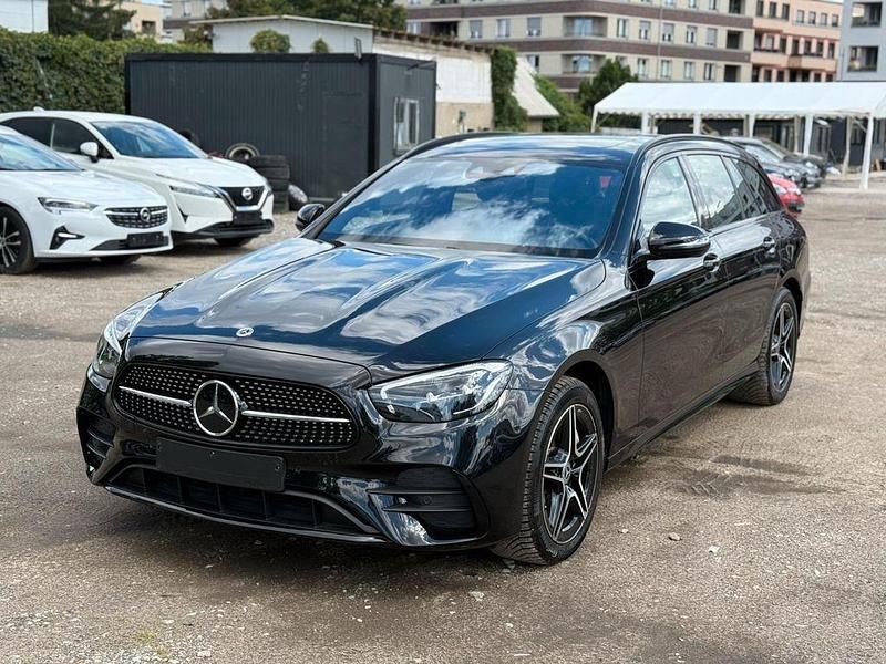 Schwarz Gebraucht 2021 Mercedes E300 AMG line Limousine | 29.500 € (Guter Preis) - Bild 1/4