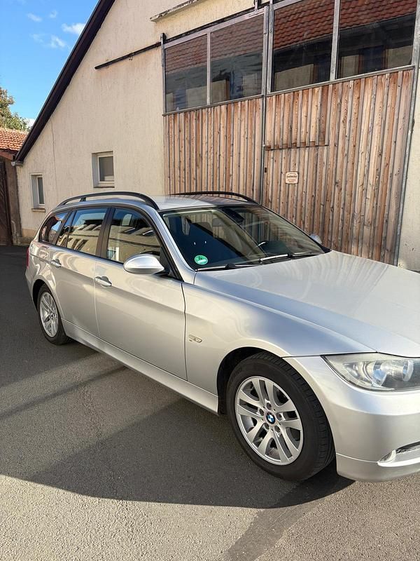 Silber Gebraucht 2006 BMW 320 Kombi | 3.700 € (Fairer Preis) - Bild 1/4