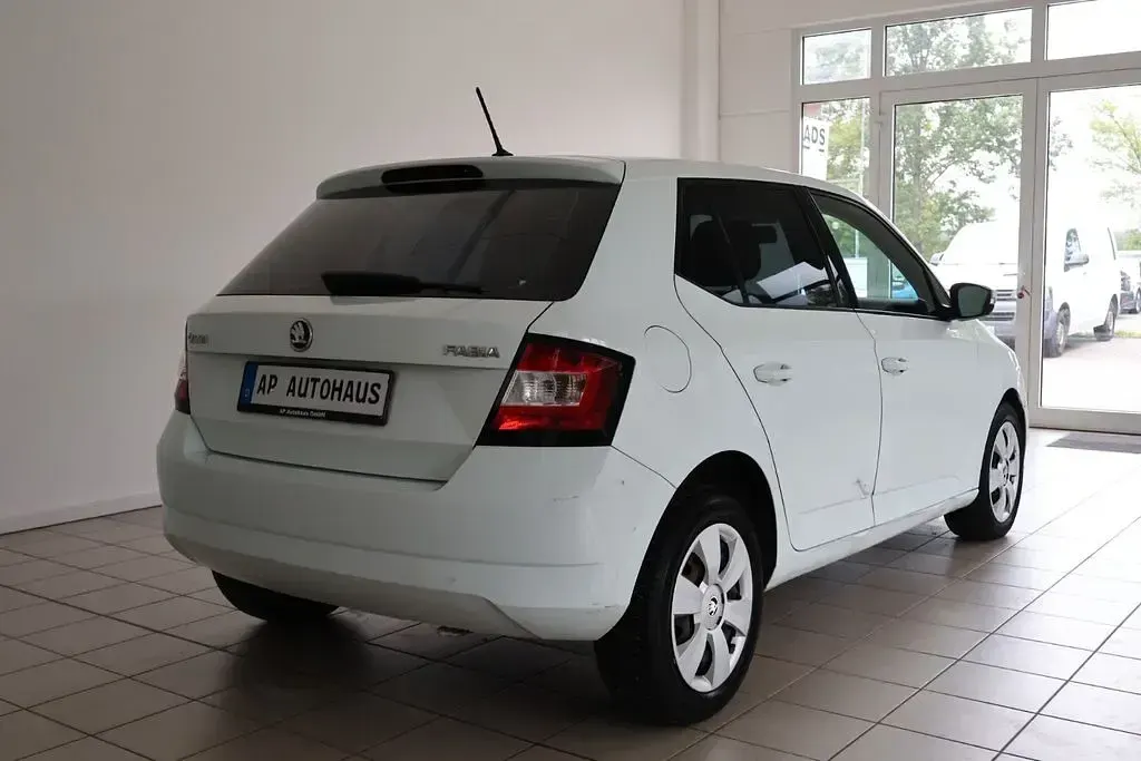 Gebraucht Skoda Fabia Cool Edition 60 PS (44 kW) 2016 Weiß Limousine