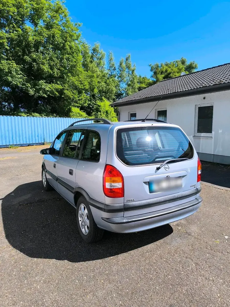 Gebraucht Opel Zafira 125 PS (91 kW) 2002 Silber Van / Kleinbus
