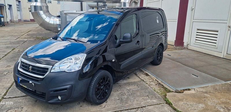 Schwarz Gebraucht 2017 Peugeot Partner Van / Kleinbus | 7.999 € (Guter Preis) - Bild 1/4