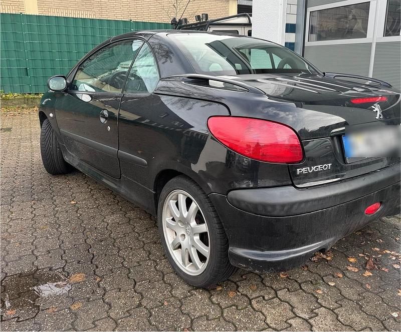 Schwarz Gebraucht 2002 Peugeot 206 CC Cabrio | 1.450 € (Teuer) - Bild 1/4
