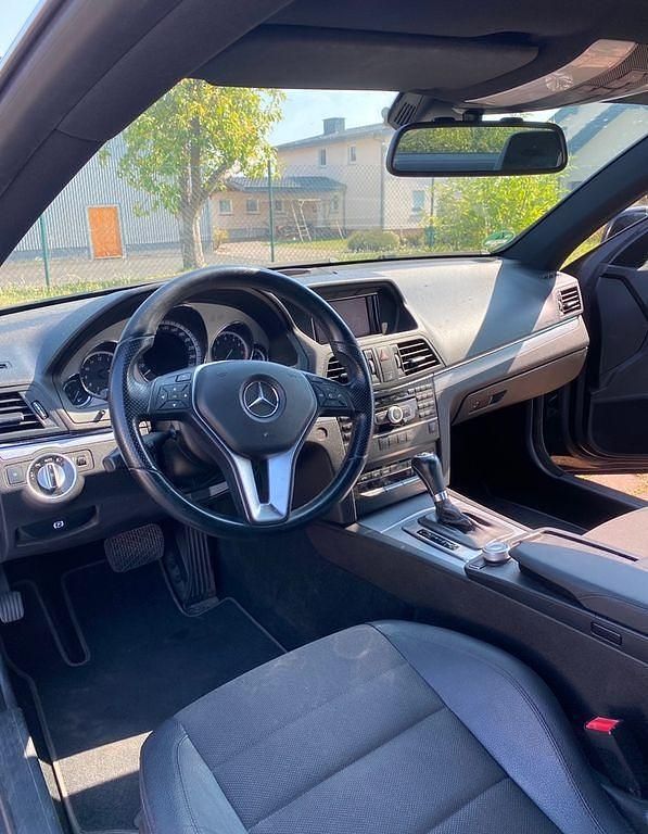 Schwarz Gebraucht 2011 Mercedes E250 Coupé | 9.700 € (Guter Preis) - Bild 1/4