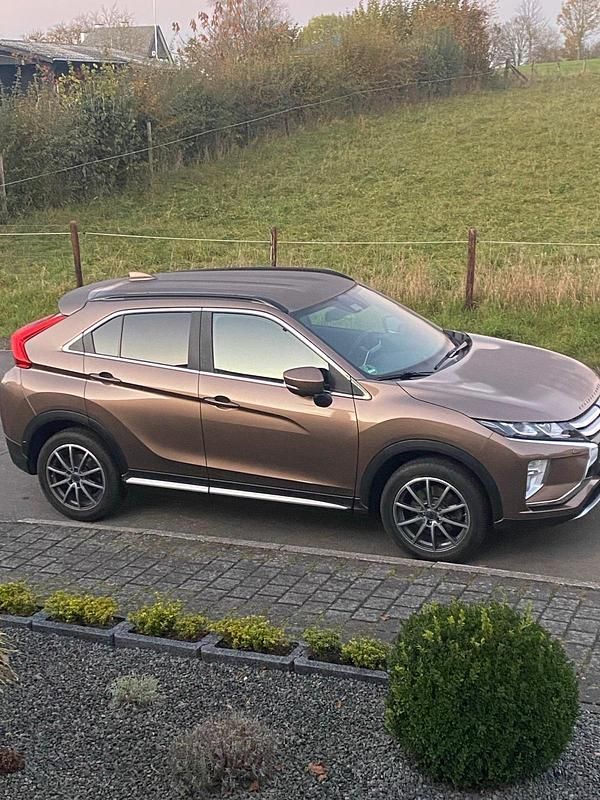 Braun Gebraucht 2019 Mitsubishi Eclipse Cross SUV | 15.750 € (Teuer) - Bild 1/4