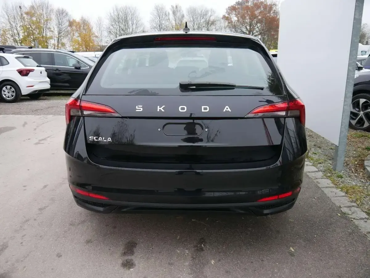 Neu Skoda Scala Selection 116 PS (85 kW) 2026 Blackmagic perleffekt Kleinwagen