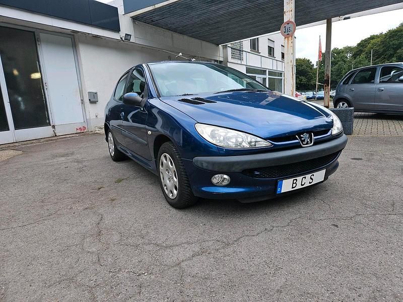 Blau Gebraucht 2005 Peugeot 206 Kleinwagen | 2.290 € - Bild 1/4
