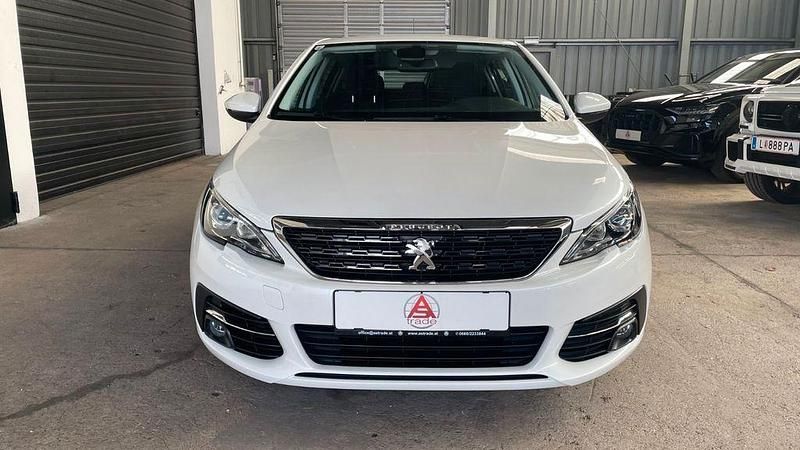 Gebraucht Peugeot 308 Style 131 PS (96 kW) 2021 Weiß Limousine