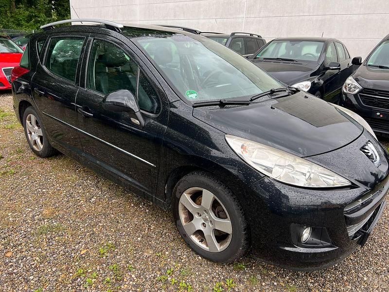 Gebraucht Peugeot 207 Premium 111 PS (81 kW) 2012 Schwarz Kombi