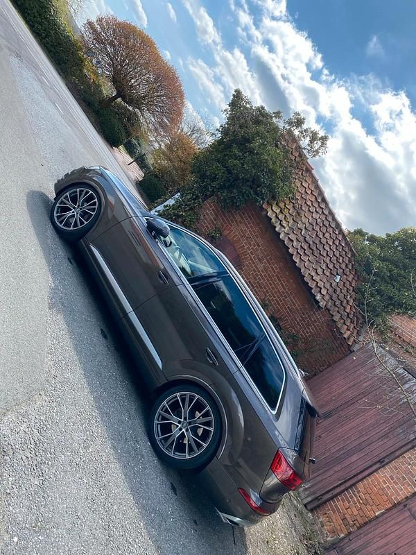 Gebraucht Audi Q7 Ambiente 330 PS (242 kW) 2016 Braun SUV