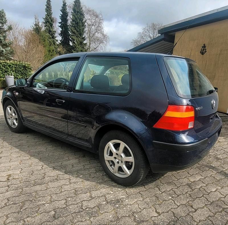 Gebraucht VW Golf IV 75 PS (55 kW) 2001 Blau Kleinwagen