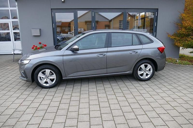 Neu Skoda Scala Selection 116 PS (85 kW) 2025 Grau Kleinwagen