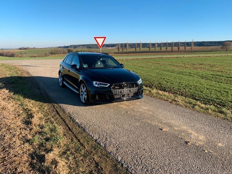 Schwarz Gebraucht 2020 Audi RS3 Ambiente Kleinwagen | 37.500 € (Superpreis) - Bild 1/4
