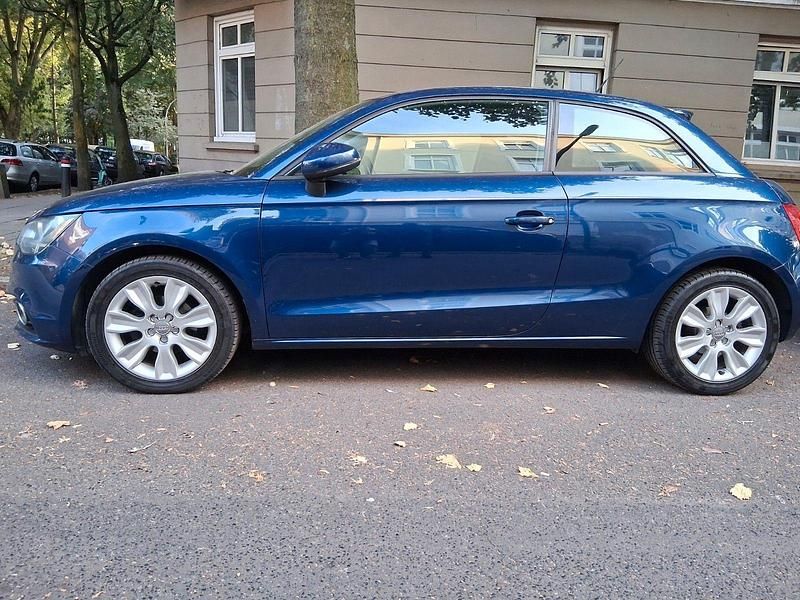 Second-hand Audi A1 86 CP (63 kW) 2011 Albastru Hatchback