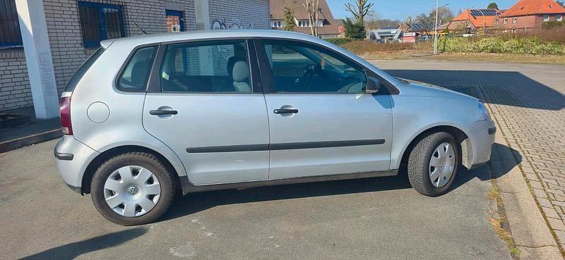 Silber Gebraucht 2005 VW Polo Kleinwagen | 1.100 € (Guter Preis) - Bild 1/4