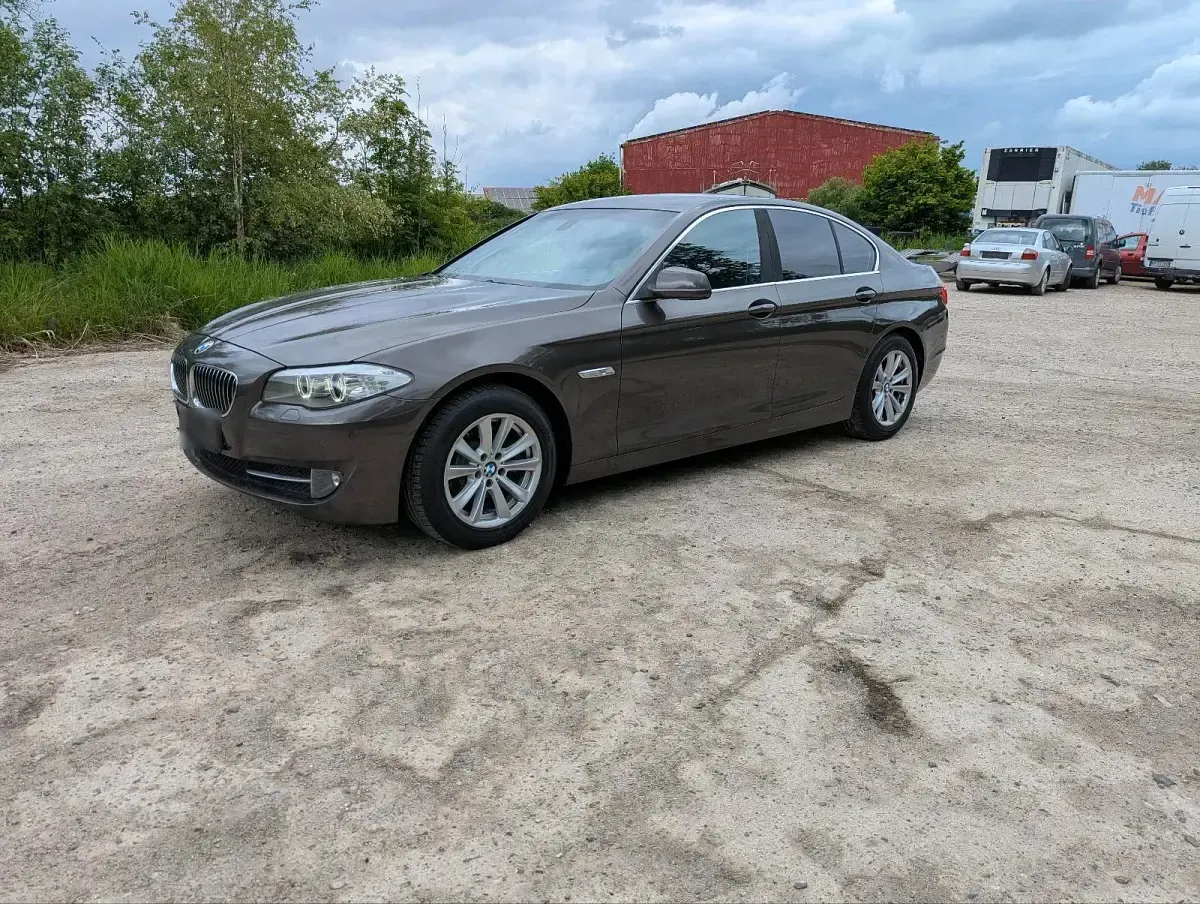 Gebraucht BMW 523 204 PS (150 kW) 2010 Braun Limousine