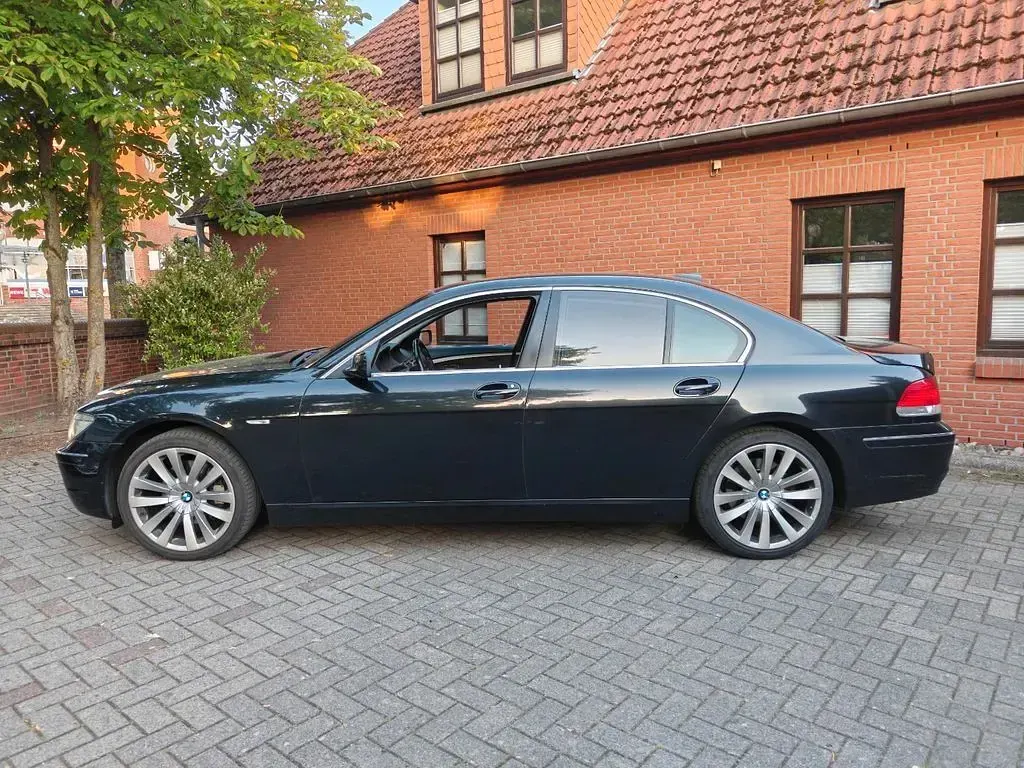 Gebraucht BMW 750 367 PS (269 kW) 2007 Schwarz Limousine
