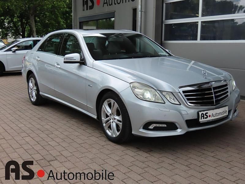 Silber Gebraucht 2010 Mercedes E250 Limousine | 10.790 € (Fairer Preis) - Bild 1/4
