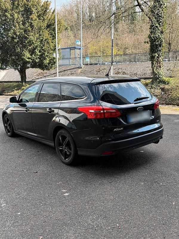 Gebraucht Ford Focus Titanium 182 PS (133 kW) 2015 Schwarz Kombi