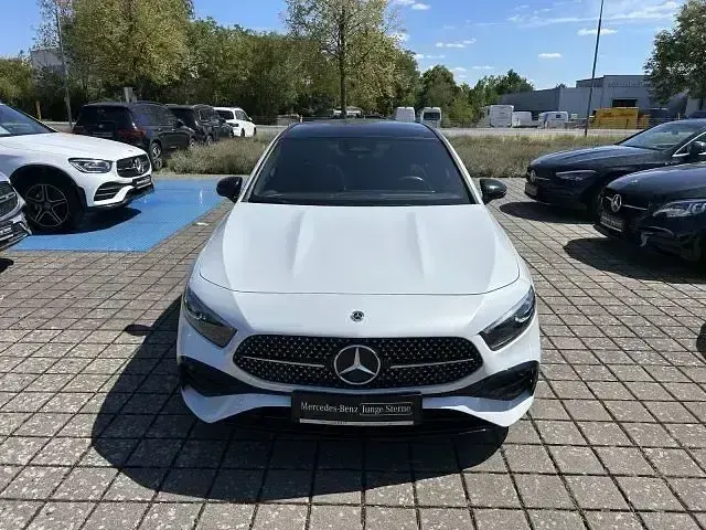 Gebraucht Mercedes A250 AMG 224 PS (164 kW) 2023 Weiß Limousine