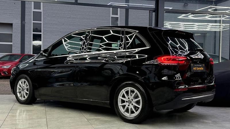 Gebraucht Mercedes 180 116 PS (85 kW) 2019 Schwarz Limousine
