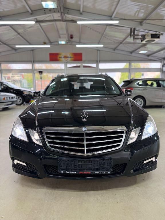 Gebraucht Mercedes E200 136 PS (100 kW) 2010 Obsidianschwarz  metalliclack Kombi