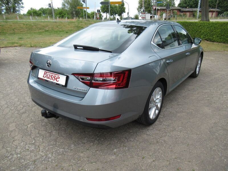Gebraucht Skoda Superb Style 120 PS (88 kW) 2018 Grau metallic Limousine