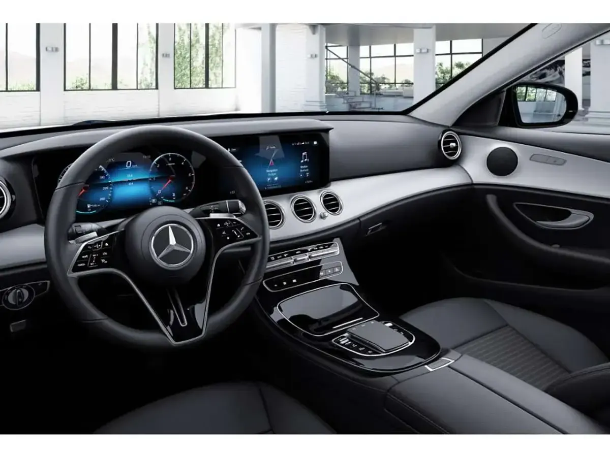 Gebraucht Mercedes E220 Avantgarde 200 PS (147 kW) 2023 Blau Kombi