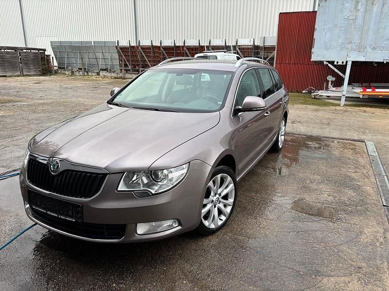 Gold Gebraucht 2011 Skoda Superb Active Kombi | 4.990 € (Guter Preis) - Bild 1/4