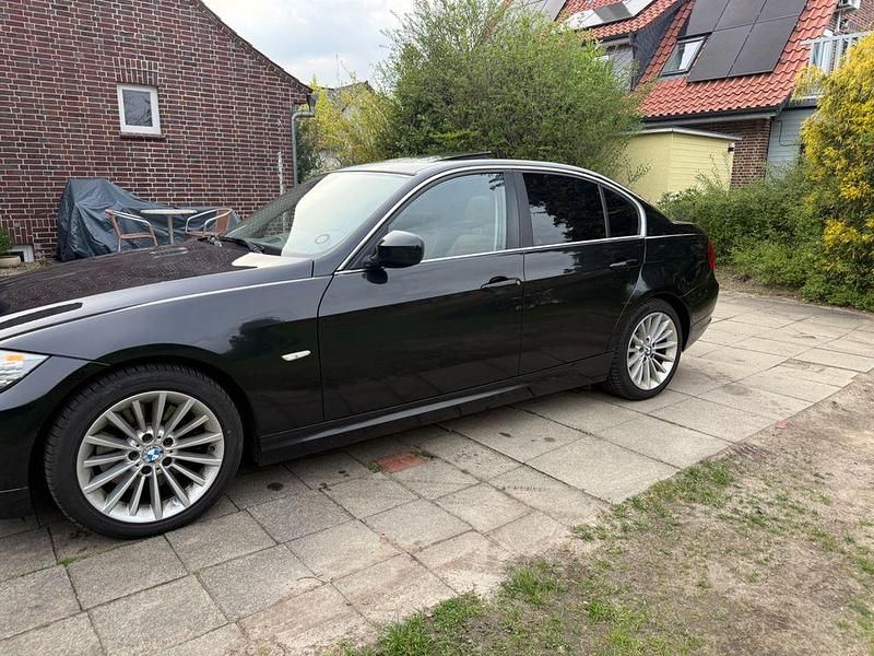 Gebraucht BMW 330 245 PS (180 kW) 2011 Schwarz Limousine