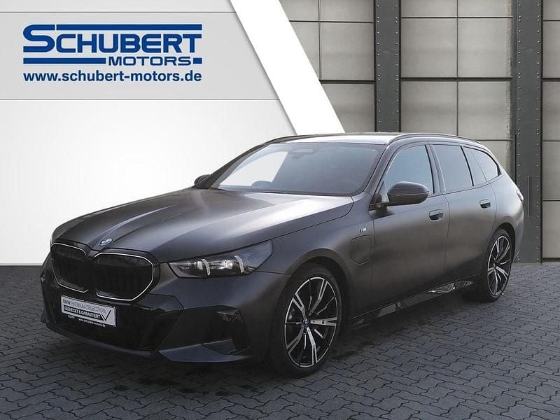 Gebraucht BMW 530e M Sport 299 PS (219 kW) 2024 Grau Kombi