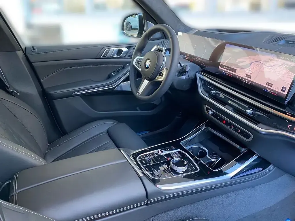 Gebraucht BMW X7 M Sport 352 PS (258 kW) 2025 Grau SUV