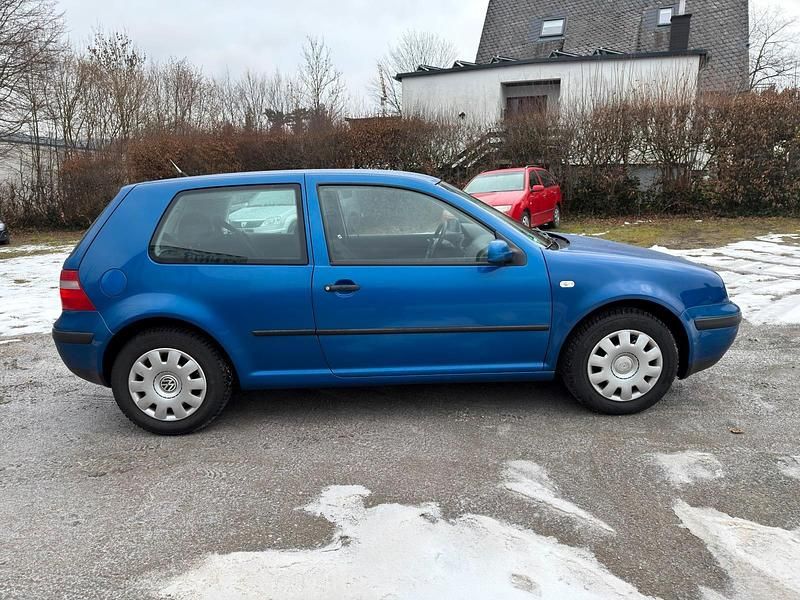 Gebraucht VW Golf IV 75 PS (55 kW) 2002 Blau Kleinwagen