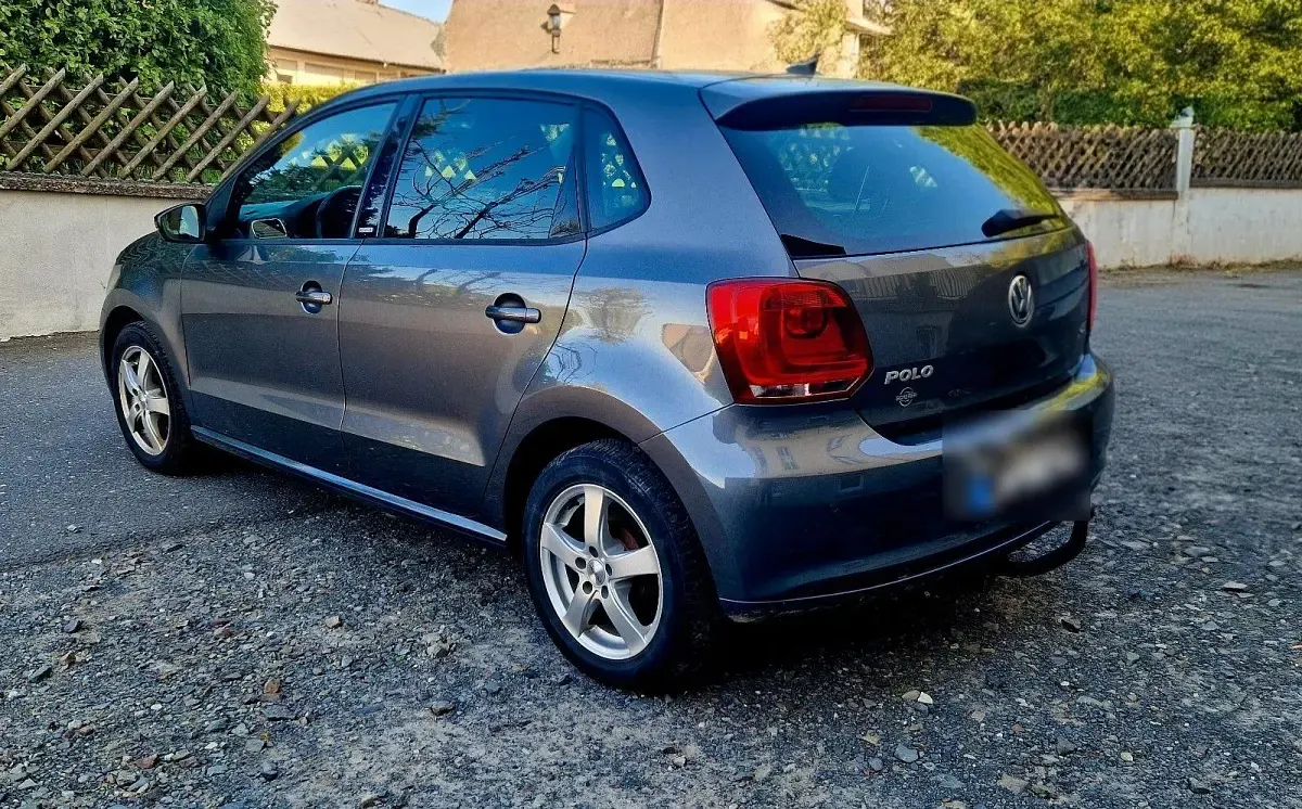 Käytetty VW Polo Style 69 HP (50 kW) 2011 Harmaa Viistoperä