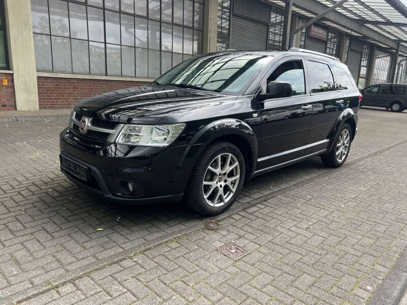 Schwarz Gebraucht 2014 Fiat Freemont My Freemont SUV | 8.100 € (Superpreis) - Bild 1/4
