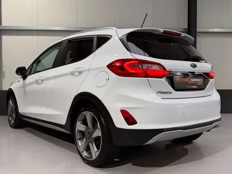 Gebraucht Ford Fiesta Active 86 PS (63 kW) 2018 Weiß Kleinwagen