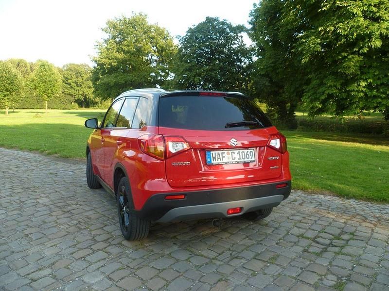 Gebraucht Suzuki Vitara Comfort+ 140 PS (102 kW) 2018 Rot SUV