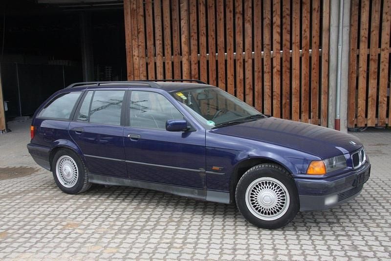 Brugt BMW 318 115 HK (84 kW) 1996 Blå Stationcar